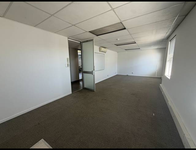46.20M² BUILDING TO LET IN CLAREMONT